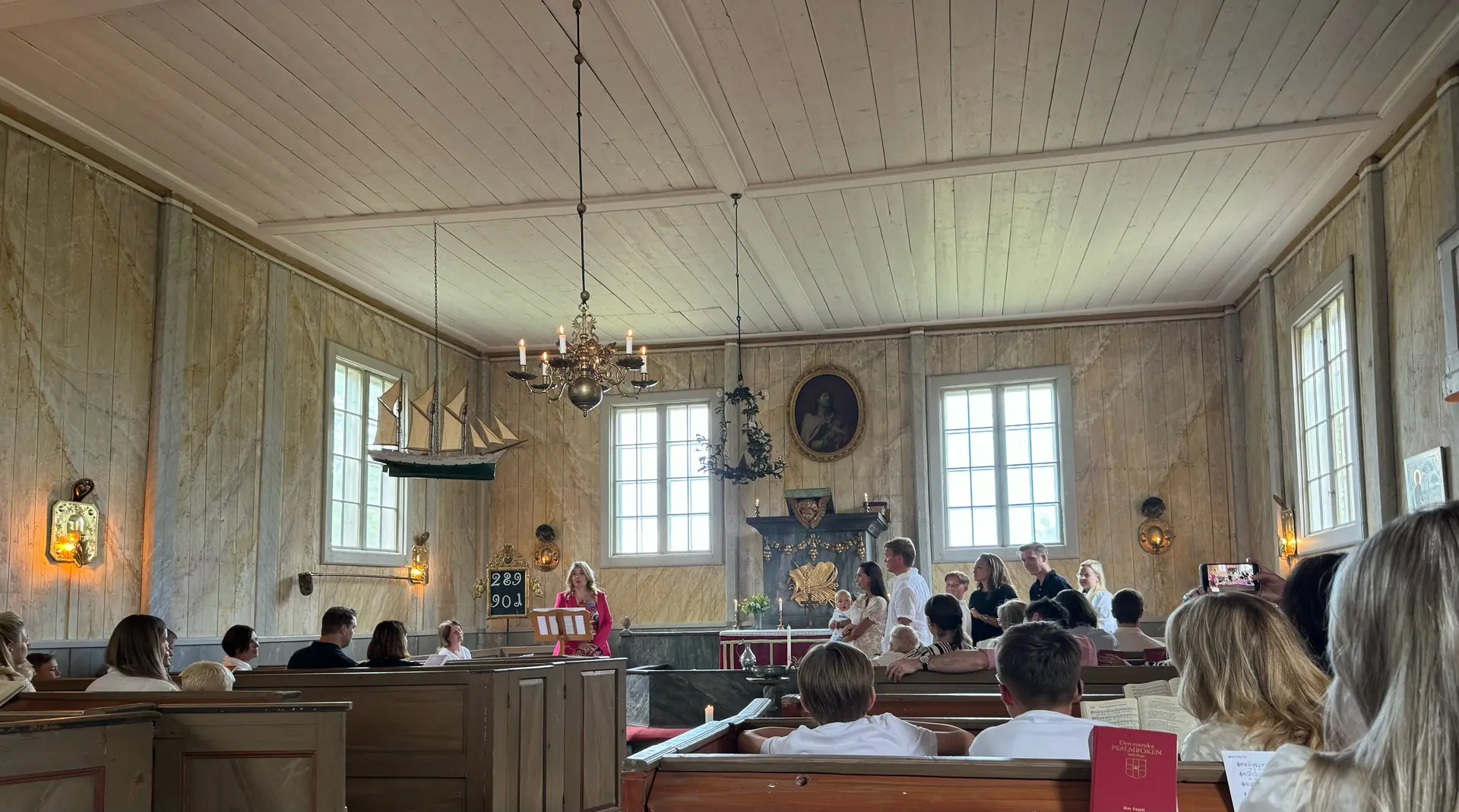 Maria Millini sjunger vid dop i Bookapellet