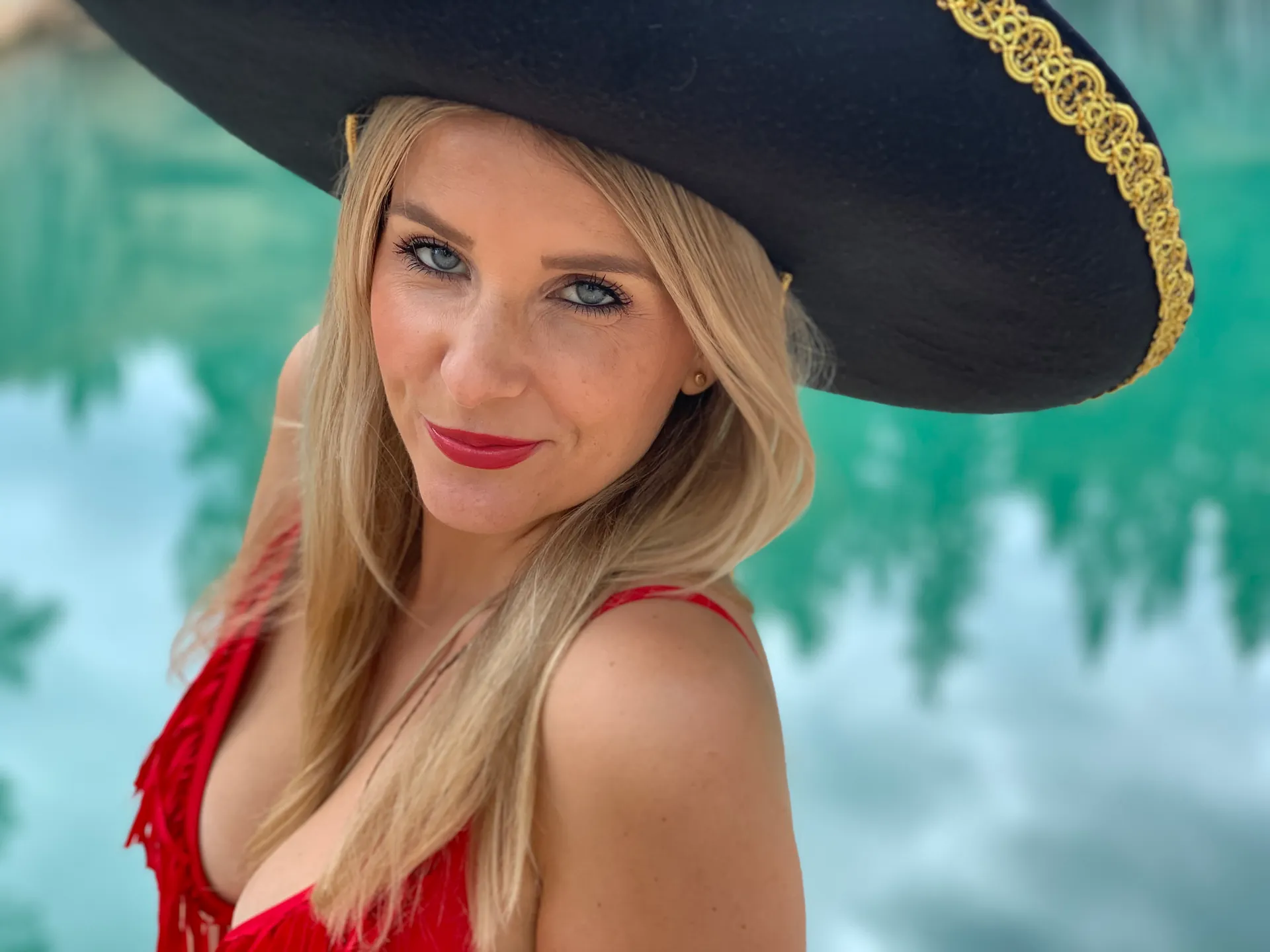 Maria Millini närbild porträtt med uttrycksfulla ögon